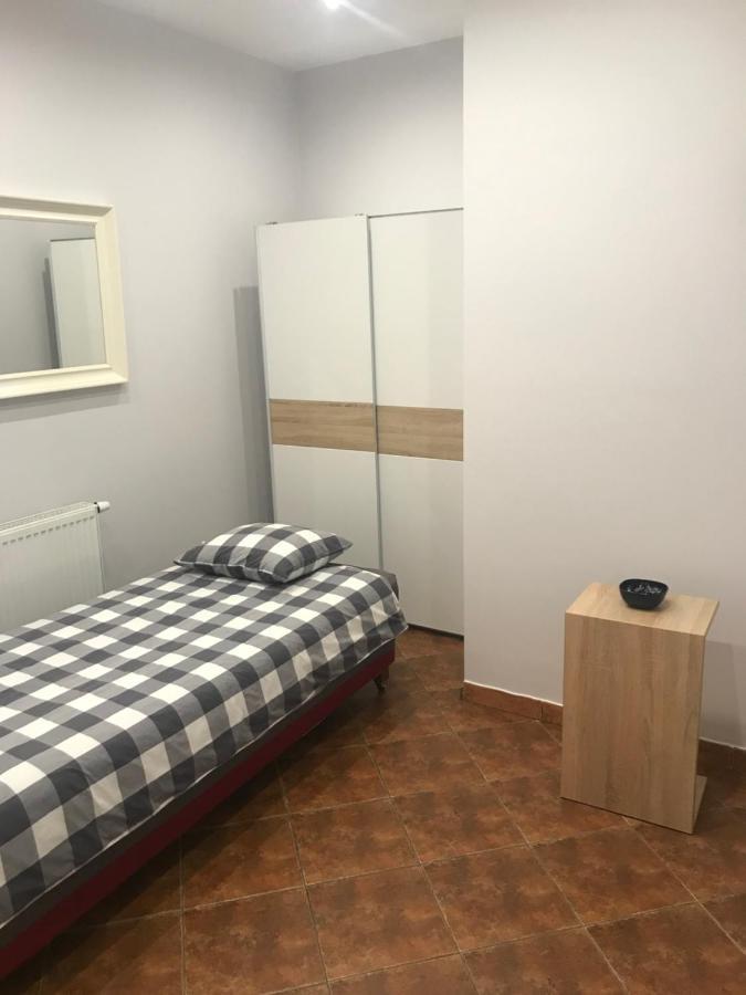 Piwnica Hostel Miechow ภายนอก รูปภาพ