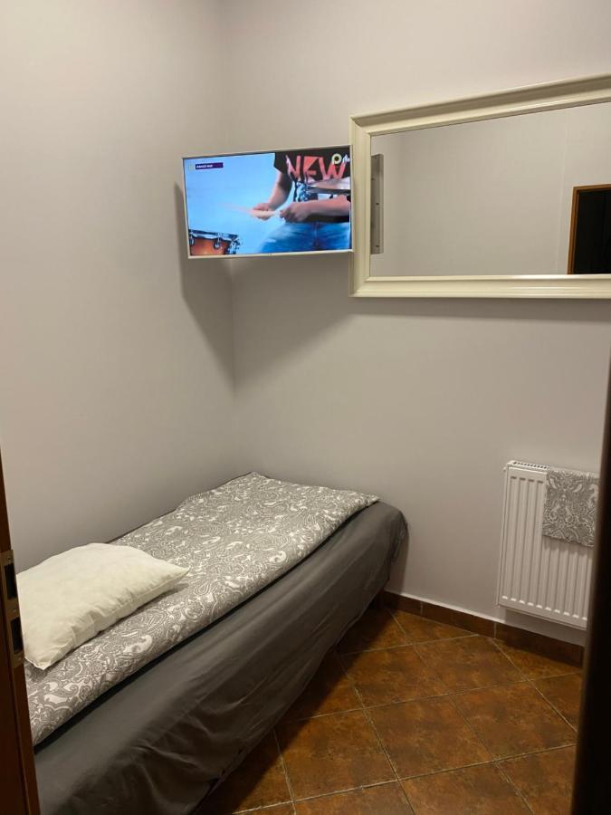 Piwnica Hostel Miechow ภายนอก รูปภาพ